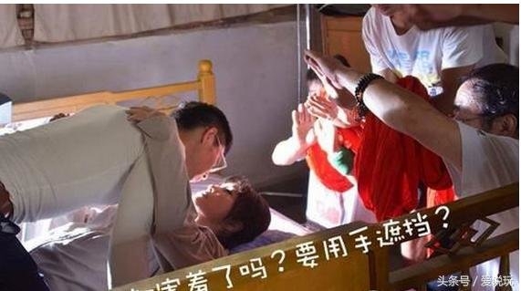 Trầy da, sập giường, chấn thương cột sống... vì diễn cảnh nóng 