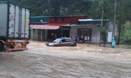 Mua lon, cua khau Tan Thanh ngap trong bien nuoc hinh anh 1