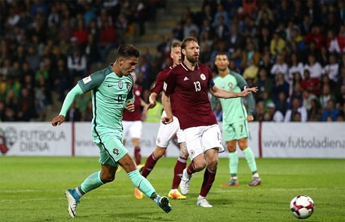 ronaldo-lap-cu-dup-bo-dao-nha-noi-dai-mach-thang-o-vong-loai-world-cup-1