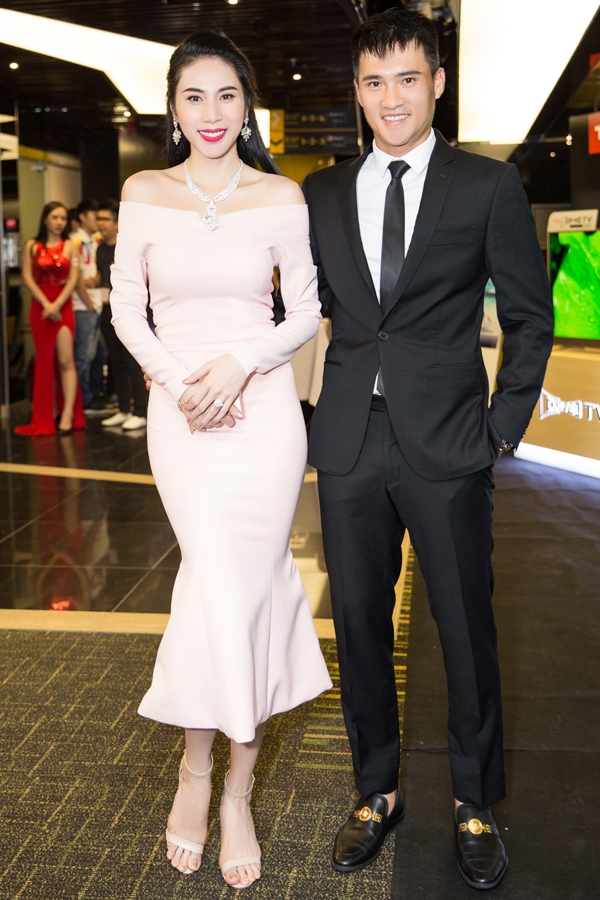 thuy-tien-mac-goi-cam-khoe-trang-suc-cong-vinh-tang-2