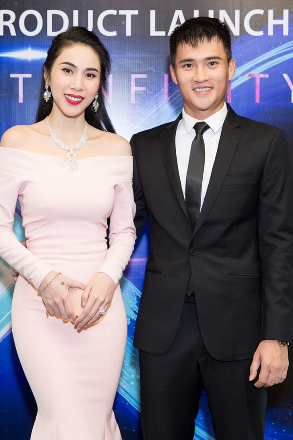 thuy-tien-mac-goi-cam-khoe-trang-suc-cong-vinh-tang-3