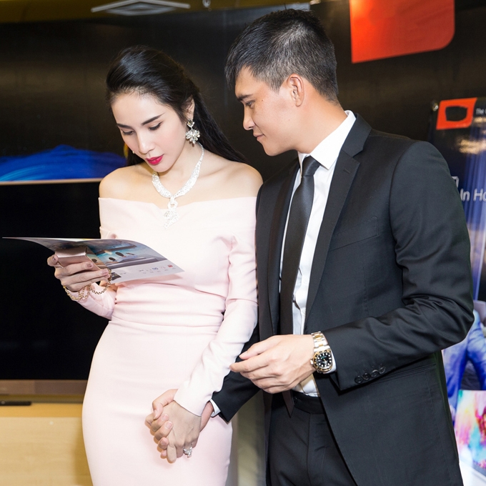 thuy-tien-mac-goi-cam-khoe-trang-suc-cong-vinh-tang-4