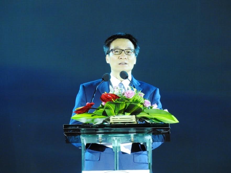 dieu hanh xe mo to va o to co tai festival bien nha trang 2017 hinh anh 1