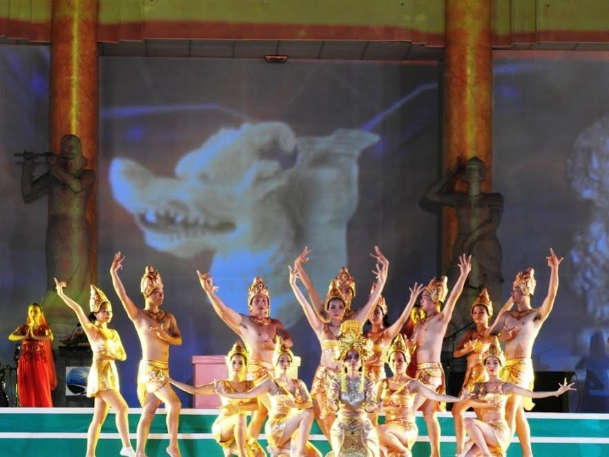 dieu hanh xe mo to va o to co tai festival bien nha trang 2017 hinh anh 2