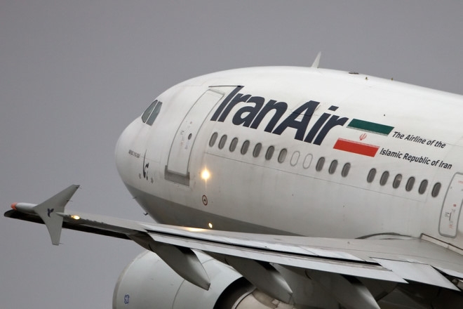 Iran dieu 5 may bay cho 450 tan rau cu toi cuu tro Qatar hinh anh 1
