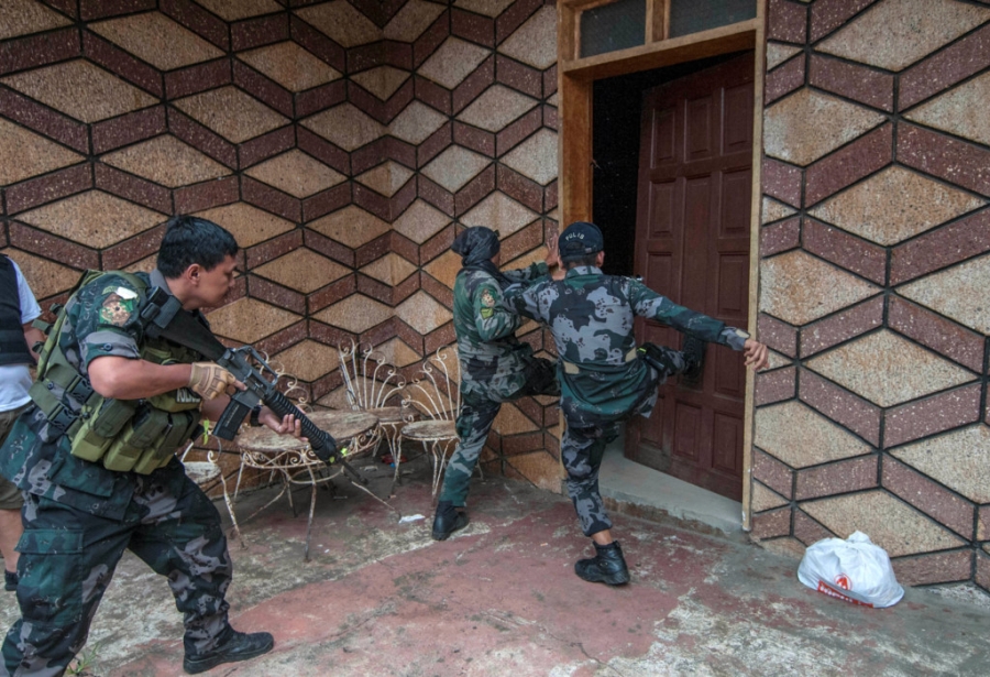 Tap trung chong ma tuy, Duterte khong kip tro tay truoc IS hinh anh 1
