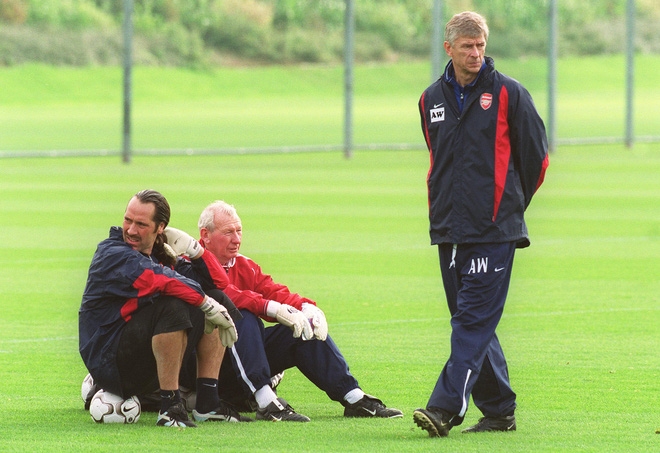 Cặp mắt xanh ngày ấy của Wenger đang nhấn chìm Arsenal vào kỷ nguyên ăn mày dĩ vãng - Ảnh 11.