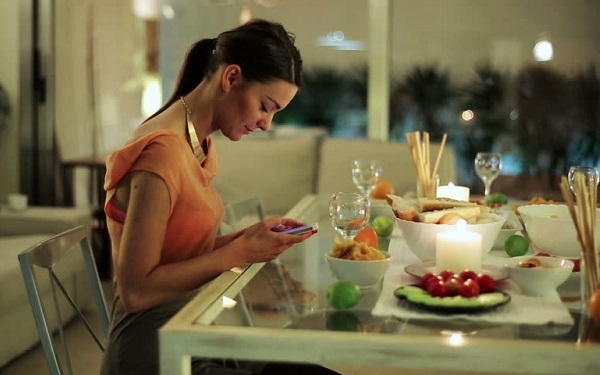 Cách chị dâu phản ứng khi anh trai tôi mất việc khiến cả nhà bất ngờ, mẹ tôi phải ứa nước mắt - Ảnh 2.