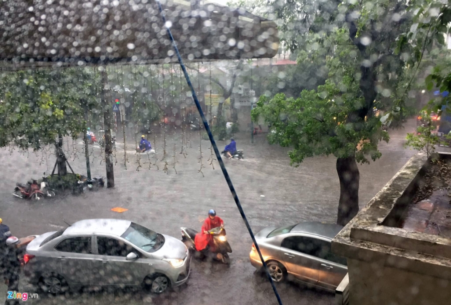 Ha Noi mua lon, nhieu tuyen pho ngap sau hinh anh 2
