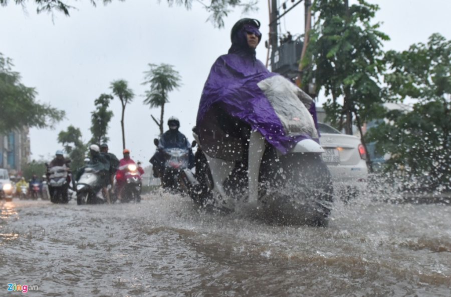 Ha Noi mua lon, nhieu tuyen pho ngap sau hinh anh 4