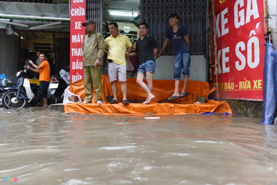 Ha Noi mua lon, nhieu tuyen pho ngap sau hinh anh 7
