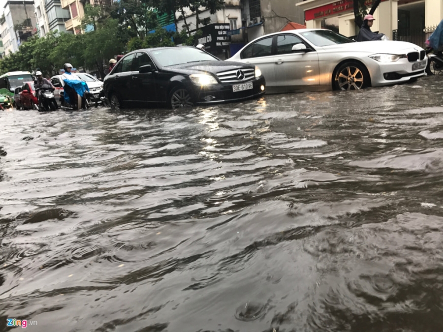 Ha Noi mua lon, nhieu tuyen pho ngap sau hinh anh 8