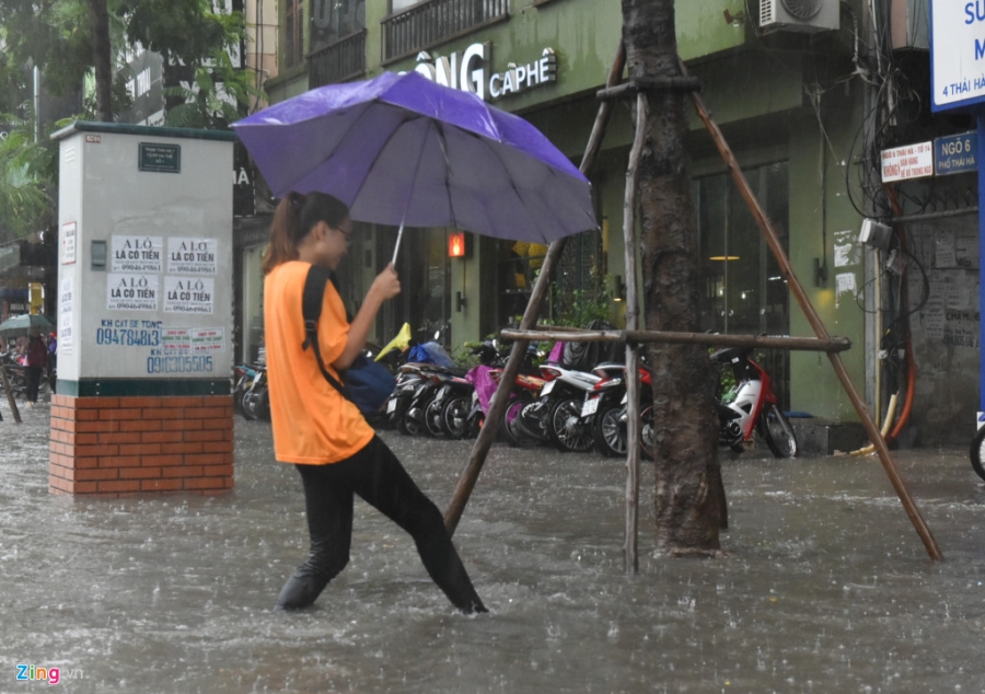 Ha Noi mua lon, nhieu tuyen pho ngap sau hinh anh 12