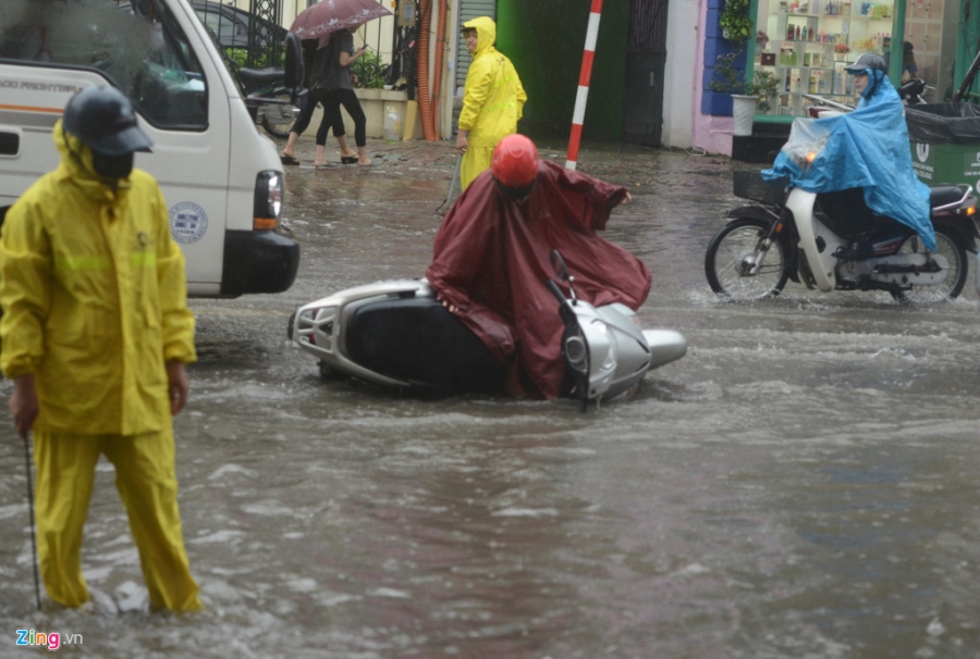 Ha Noi mua lon, nhieu tuyen pho ngap sau hinh anh 13