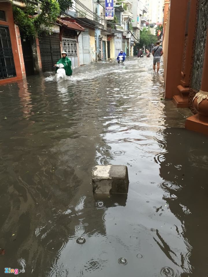 Ha Noi mua lon, nhieu tuyen pho ngap sau hinh anh 15