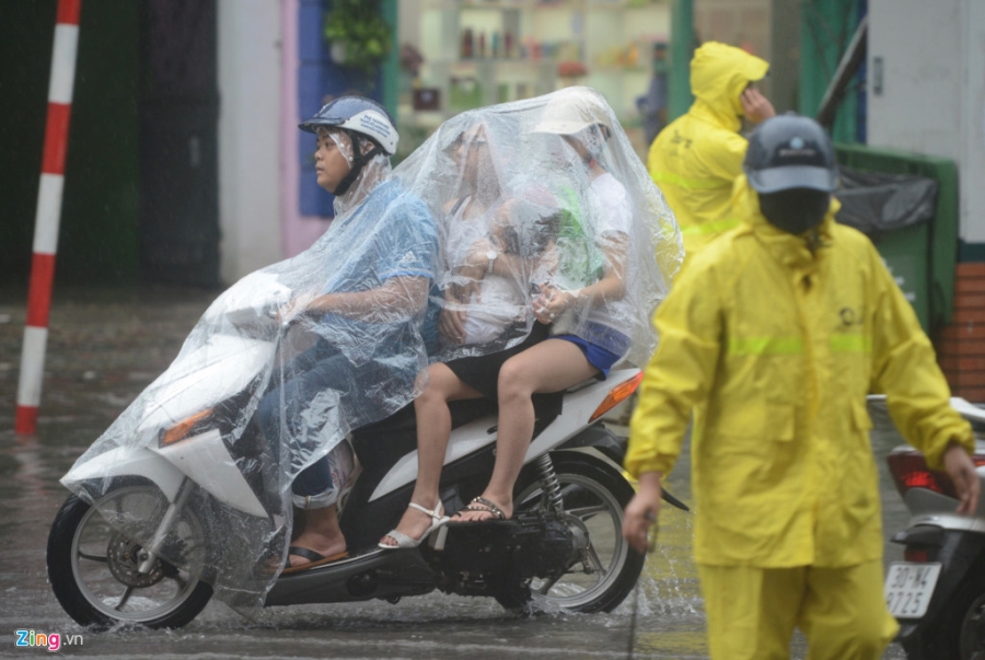Ha Noi mua lon, nhieu tuyen pho ngap sau hinh anh 17