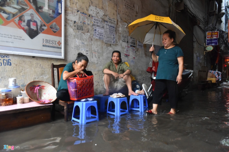 Ha Noi mua lon, nhieu tuyen pho ngap sau hinh anh 19