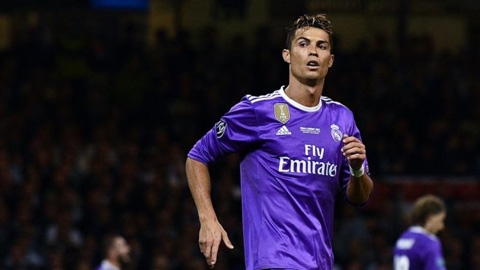 Ronaldo trước nguy cơ tù mọt gông vì trốn thuế
