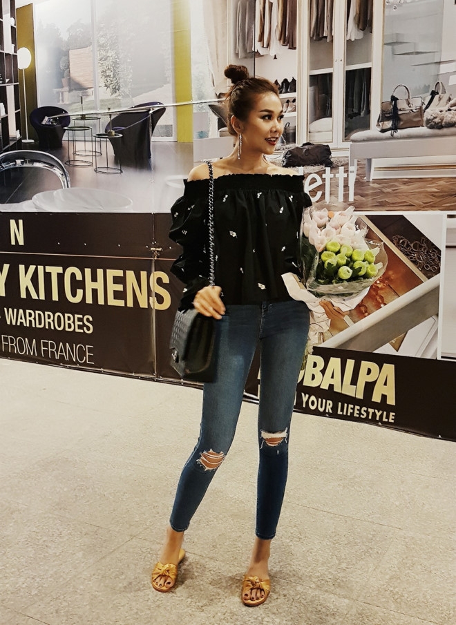Hoc bi quyet cua Thanh Hang de mac mau den khong gia hinh anh 6