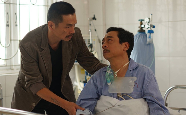 Hình ảnh Lương Bổng vào viện thăm ông trùm Phân Quân từng được cho xuất hiện ở những tập cuối quay vào năm 2016. Ảnh: TL.