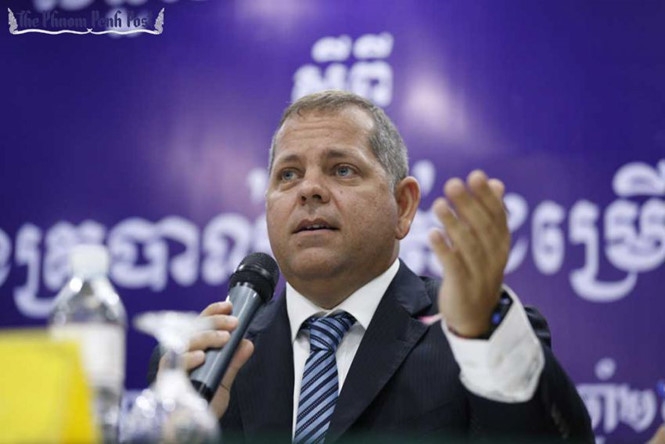 HLV Leonardo Vitorino của tuyển Campuchia /// AFP