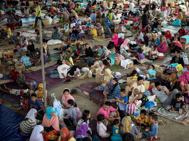 Bên trong một trung tâm sơ tán của các dân thường sơ tán khỏi thành phố Marawi (Ảnh: AFP)
