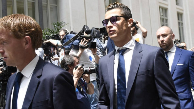 Ronaldo bị “Người phán xử” buộc tội, mất 1000 tỷ VNĐ chạy án - 1