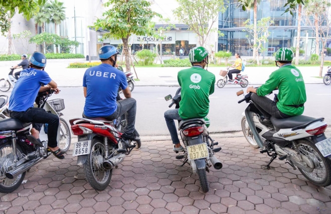 Bi xua duoi, tai xe Grab, Uber khong dam vao ben xe hinh anh 4