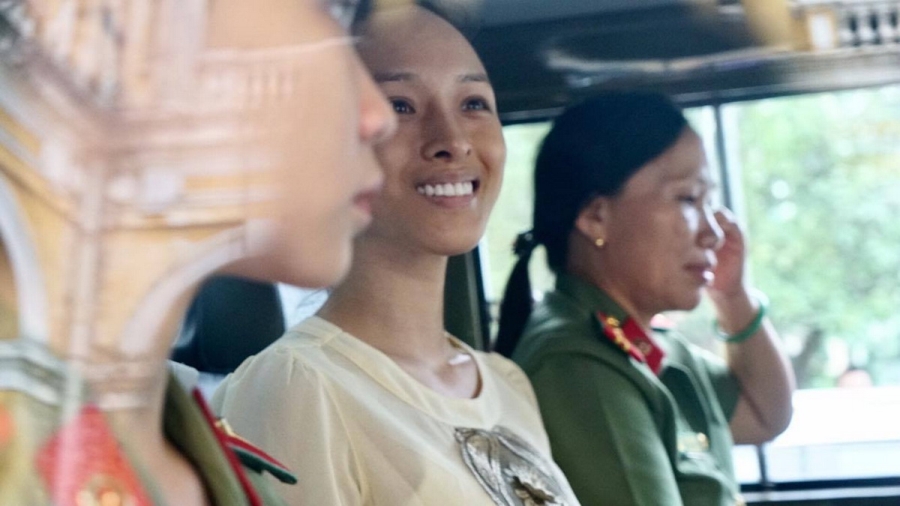 ​Luật sư của hoa hậu Phương Nga trưng chứng cứ mới 