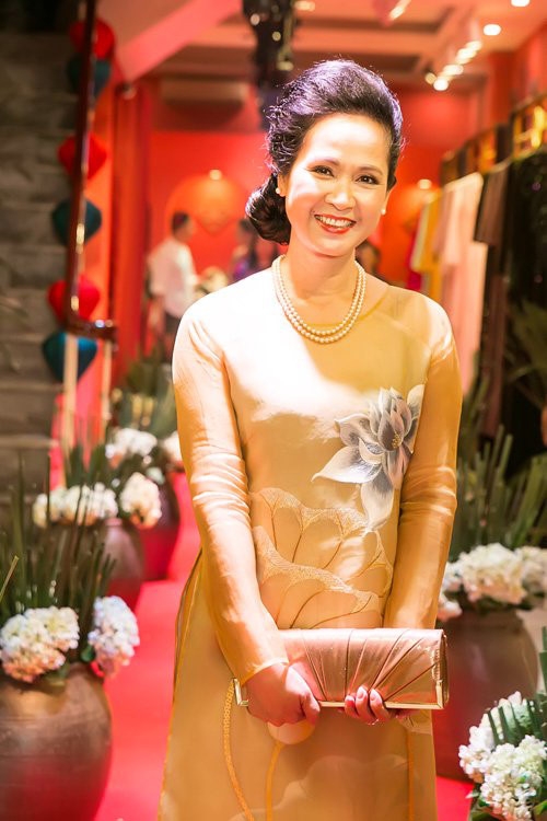  Cho đến nay, khi đã gần 60 tuổi và về hưu sau hơn 30 năm gắn bó nghệ thuật. NSND Lan Hương vẫn dành trọn tâm huyết cho các vai diễn bằng việc nhận lời cộng tác, tham gia những bộ phim truyền hình, vở kịch lớn nhỏ. 