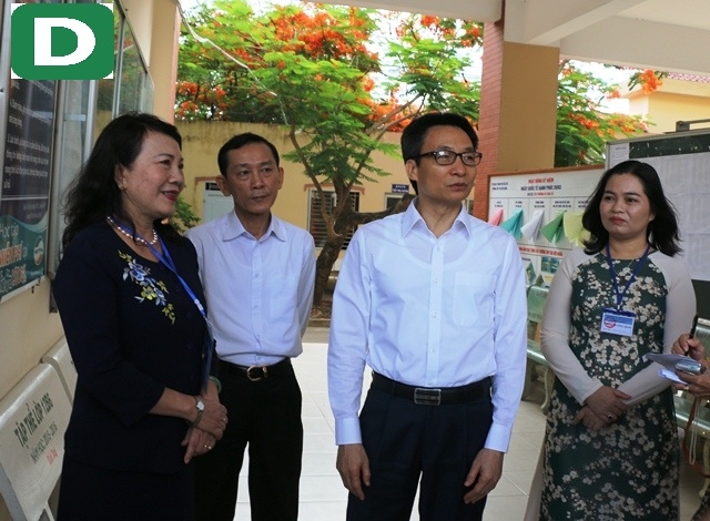  Phó Thủ tướng Vũ Đức Đam có mặt tại trường THPT Bùi Hữu Nghĩa (TP Cần Thơ) vào sáng nay 22/6. 