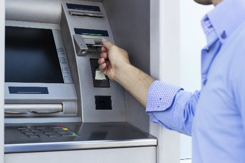 ngan-hang-phai-giam-sat-chat-giao-dich-atm-tu-23h-den-1h-sang