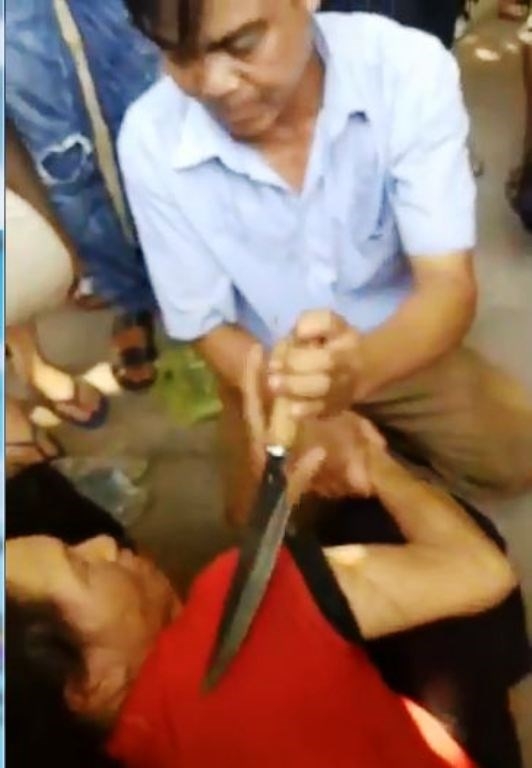 Đã thả người phụ nữ bị dân bắt dí dao tra khảo - ảnh 2
