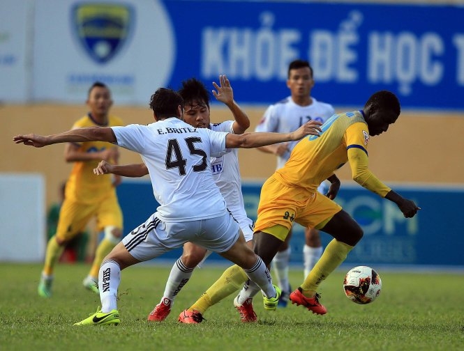 ​FLC Thanh Hóa giữ vững ngôi đầu
