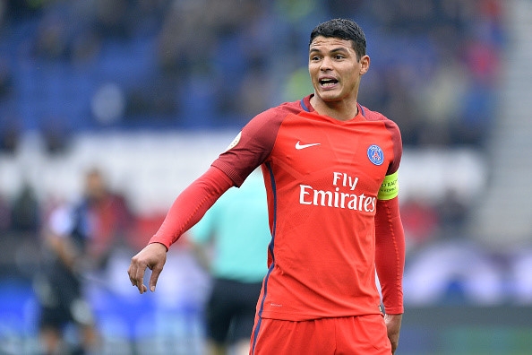 Ronaldo, Messi sanh vai o doi hinh tieu bieu nam cua game FIFA hinh anh 3