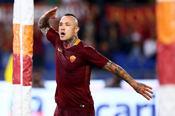 Ronaldo, Messi sanh vai o doi hinh tieu bieu nam cua game FIFA hinh anh 7