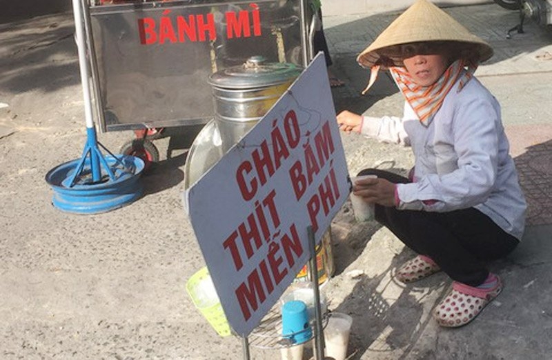 Làm từ thiện, nồi cháo từ thiện, người nghèo, TP.HCM