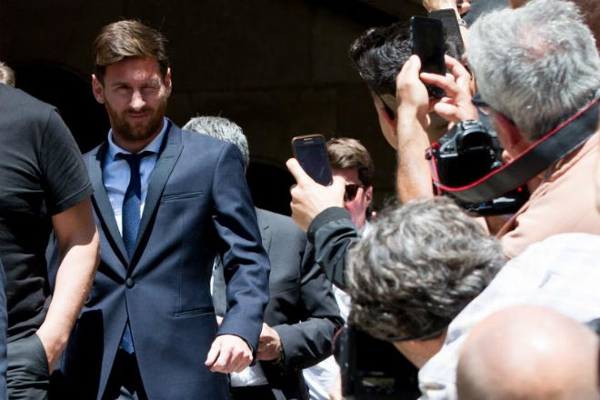 Vụ Ronaldo trốn thuế: CR7 được cứu nhờ... Messi - 1