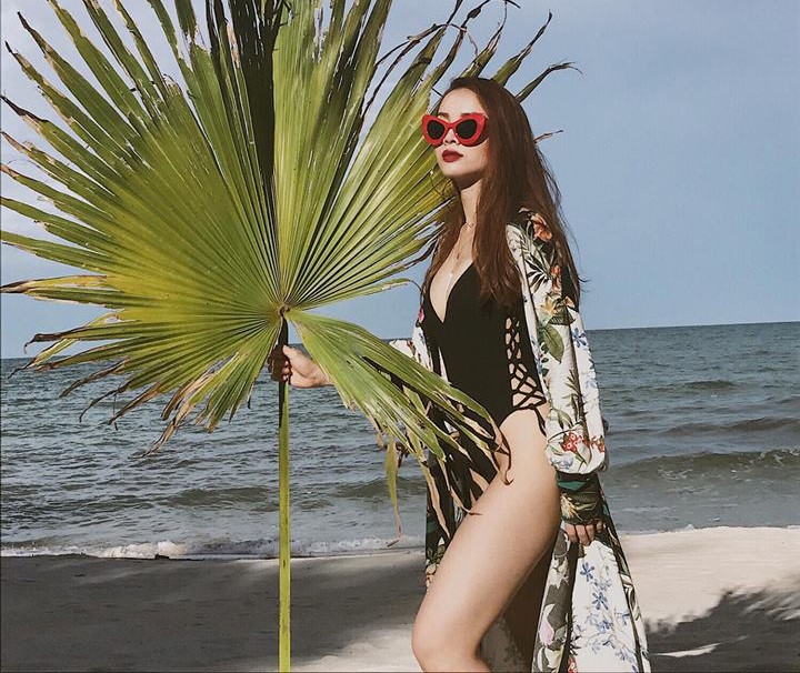 Xu huong ao tam duoc sao Viet lang xe he nay hinh anh 6