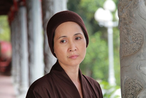 Khán giả bất ngờ khi chờ xem Sống chung với mẹ chồng nhưng lại thấy bà Phương trọc tóc - Ảnh 2.