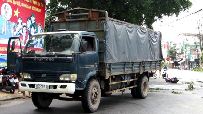 Truy tim tai xe lai xe tai bo tron sau tai nan chet nguoi hinh anh 2