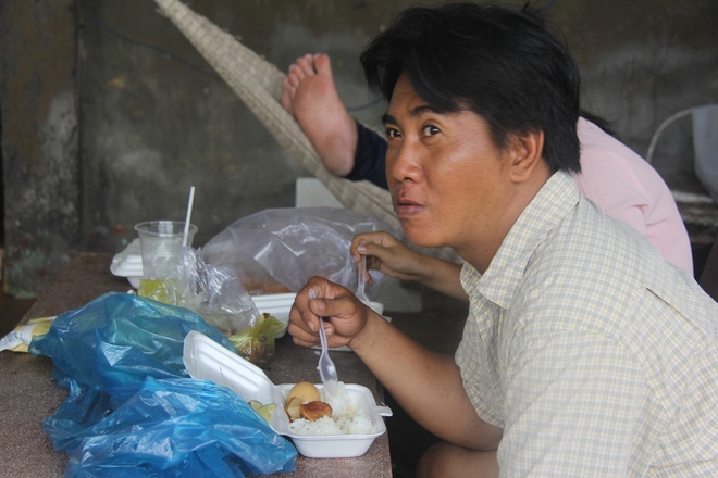  Vụ sạt lở 6 ngôi nhà kinh hoàng ở Nhà Bè: Chỉ kịp ôm con mà chạy lúc nửa đêm - Ảnh 18.