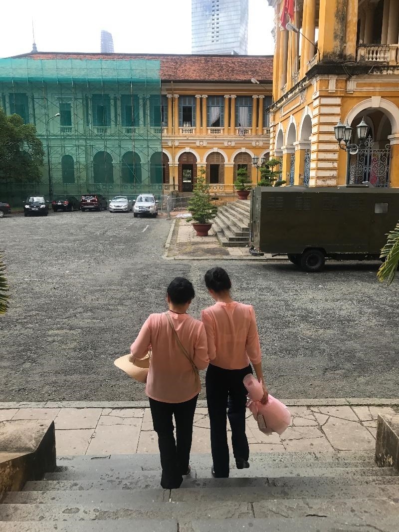 hoa hau phuong nga cung me den toa sau khi duoc tai ngoai hinh anh 1