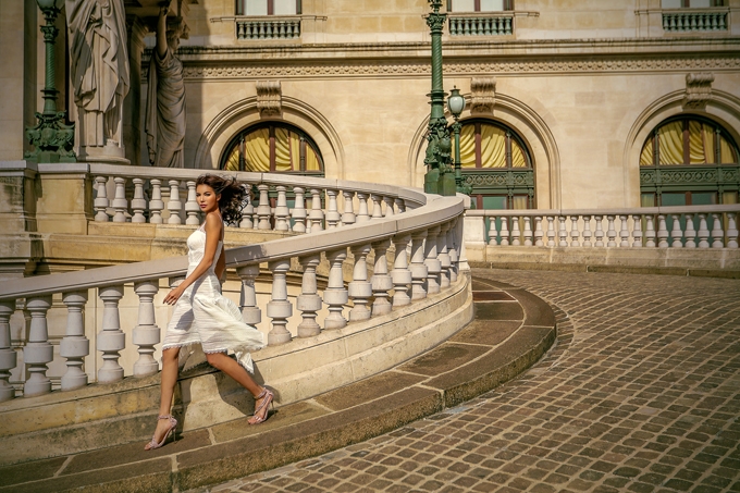 minh-tu-dien-do-goi-cam-khoe-dang-tren-pho-paris-8