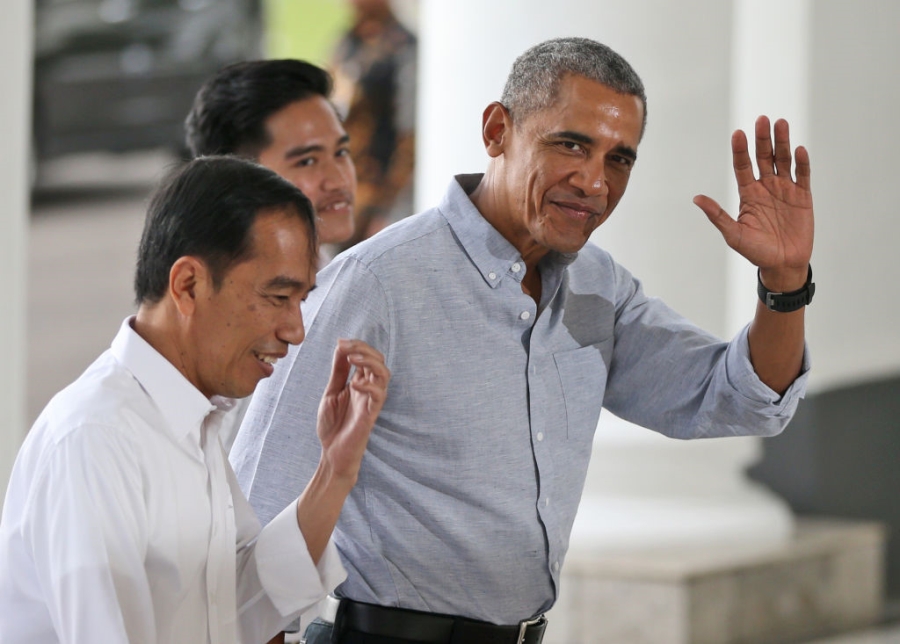 Ong Obama ngoi cafe vuon, thu mon an vat Indonesia hinh anh 2