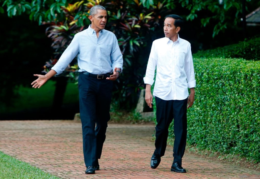 Ong Obama ngoi cafe vuon, thu mon an vat Indonesia hinh anh 5