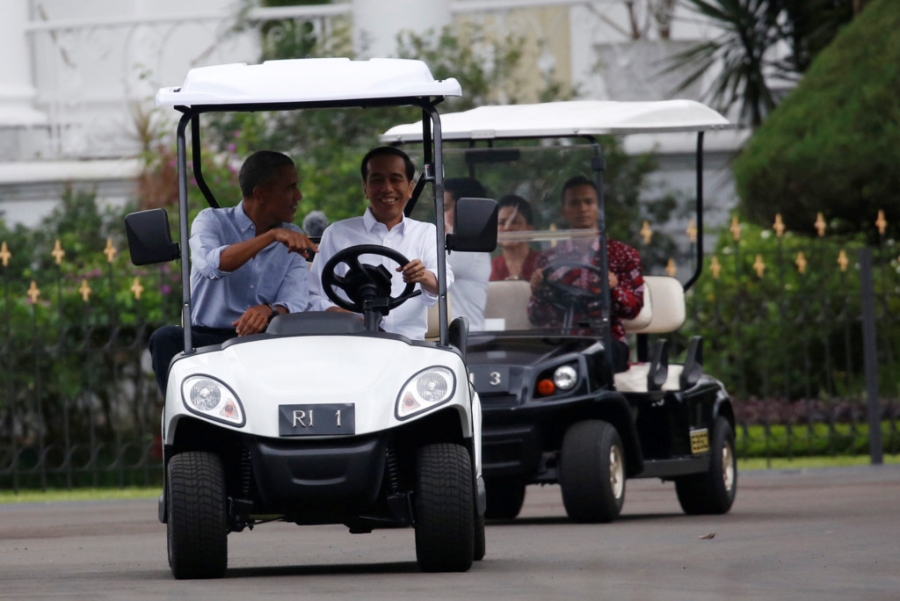 Ong Obama ngoi cafe vuon, thu mon an vat Indonesia hinh anh 7