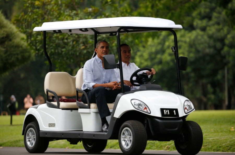 Ong Obama ngoi cafe vuon, thu mon an vat Indonesia hinh anh 8