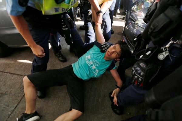 Joshua Wong, nhà hoạt động ủng hộ dân chủ, bị bắt
