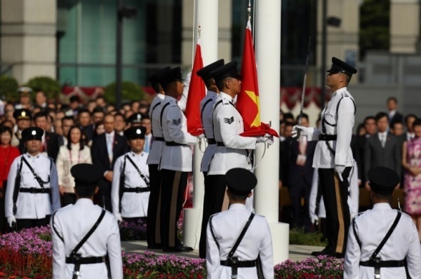 flag-raising000-Q420C-2370-1498869812.jp
